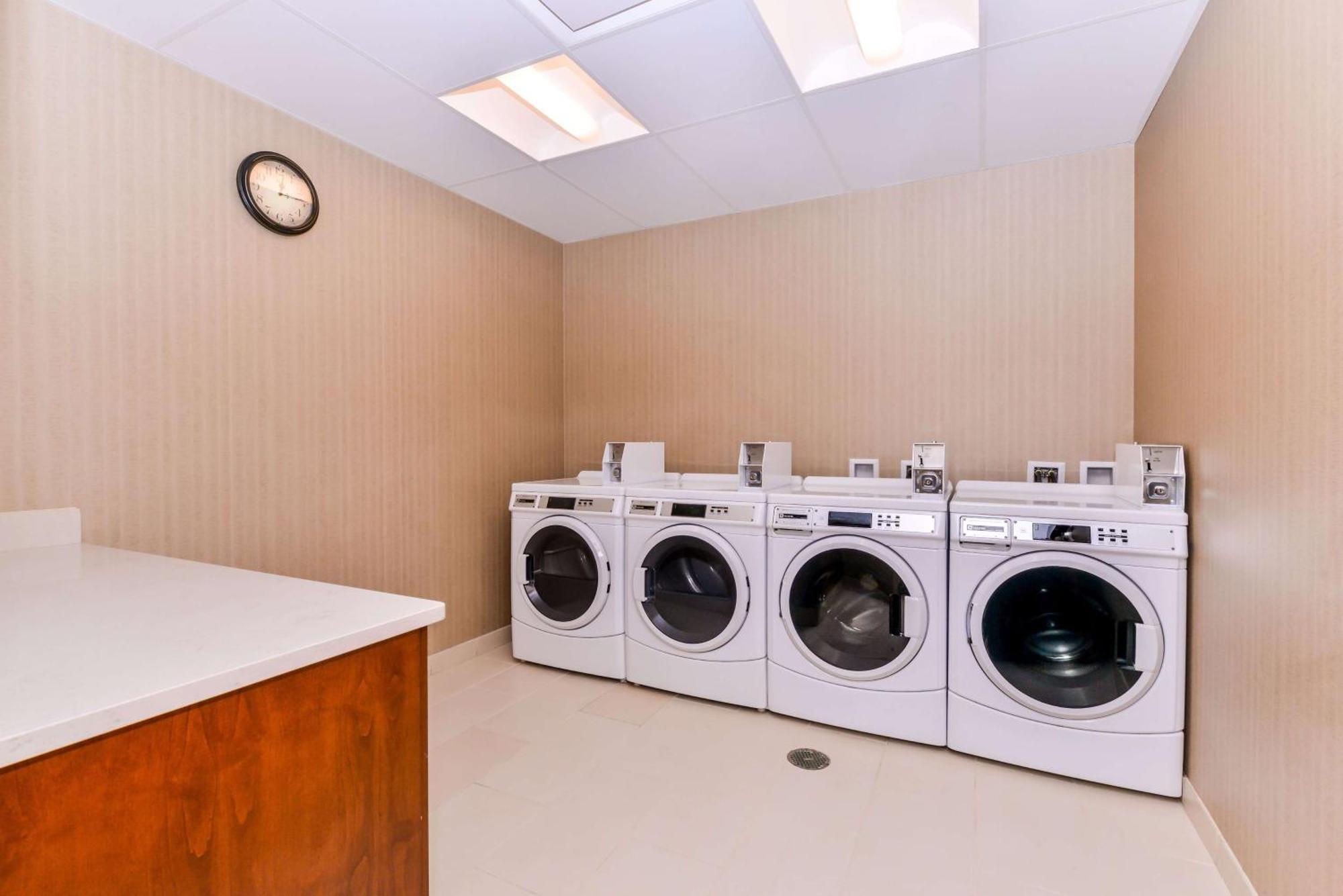 Hampton Inn & Suites Boulder North Bagian luar foto